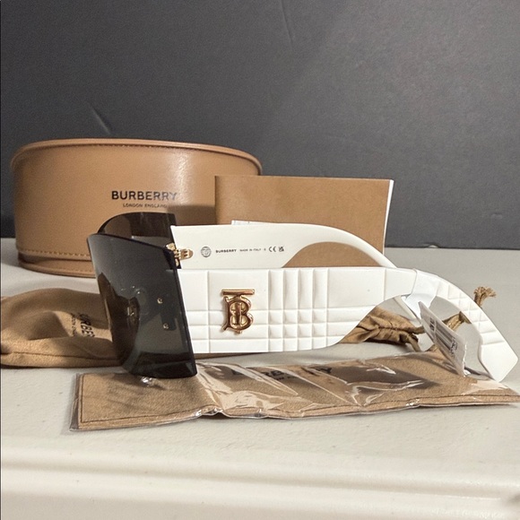 NEW Burberry BELLA White and Brown shield luxurious Sunglasses